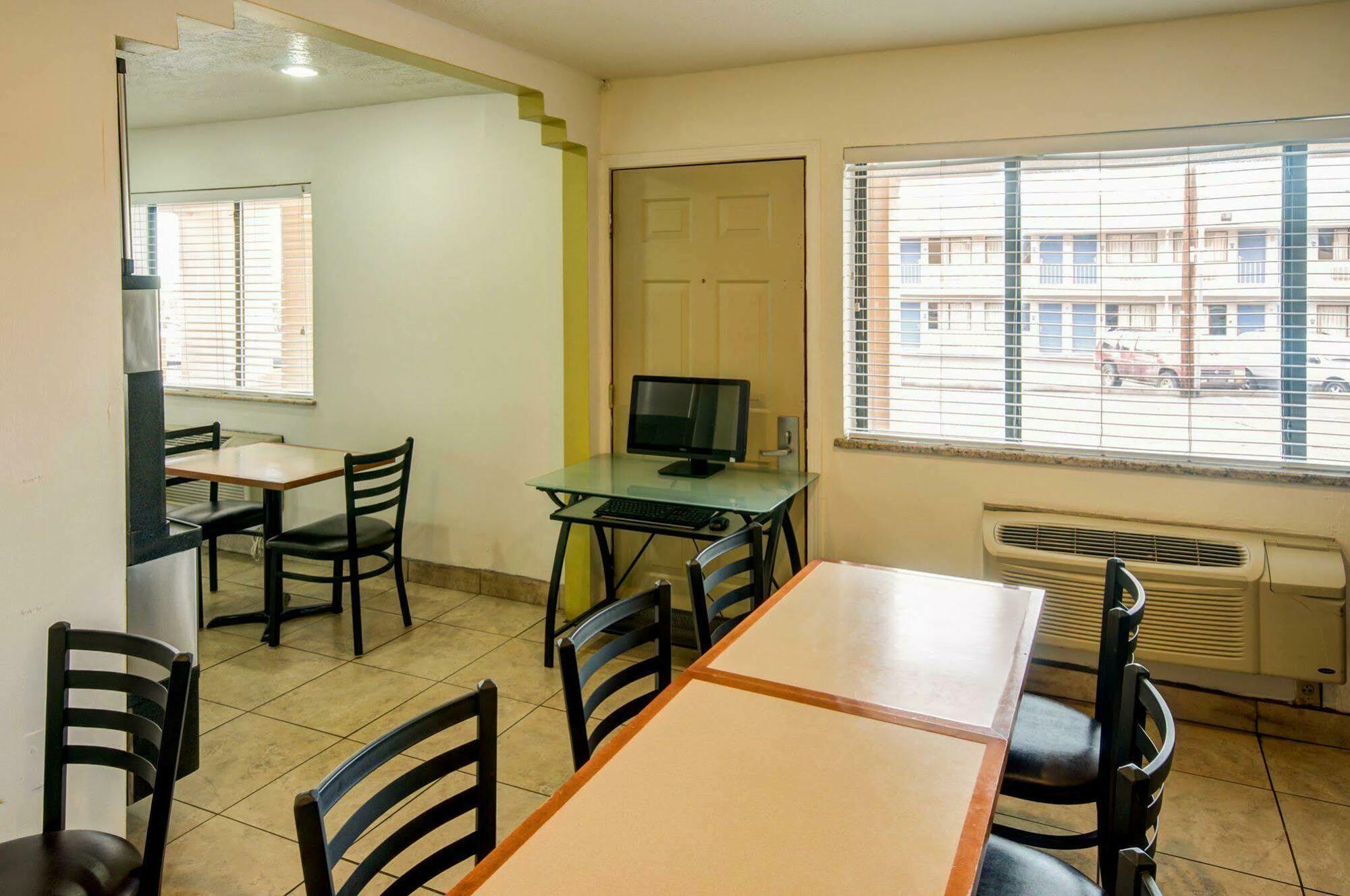 Econo Lodge East Albuquerque Dış mekan fotoğraf